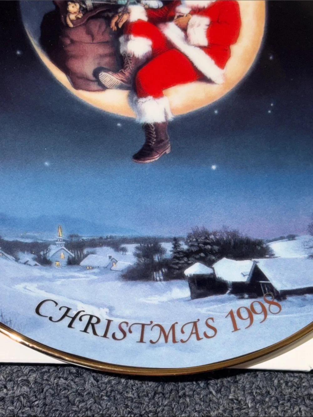 Avon 1998 Santa on Moon Holiday Plate – 22k Gold Rim